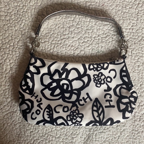 Coach Poppy Baguette Bag - Picture 2 of 9